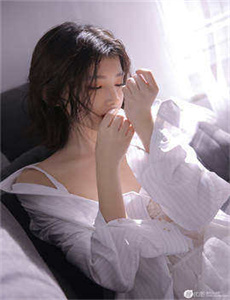 《好黄好猛好爽好痛的视频-摸腿摸到里面亲吻视频》