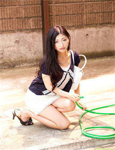 《舔高中女生奶头内射视频-闺蜜3》